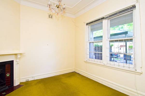 Superbly Positioned Semi - Great Potential Picture 3