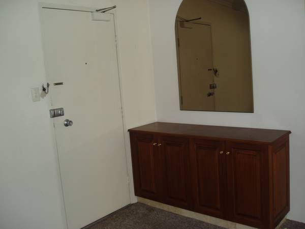 IDEALLY LOCATED & PRIVATE 1 BEDROOM UNIT WITH BALCONY Picture 3