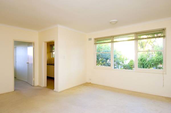 TOP FLOOR TREASURE ! Picture 2