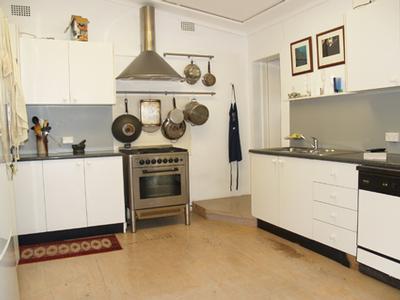 FULLY FURNISHED 3 BEDROOM HOME, SHORT WALK TO NORTH SYDNEY CBD Picture