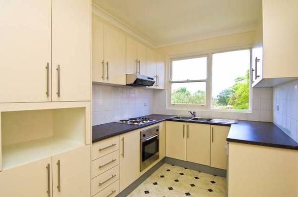 Supremely Spacious Renovated Apartment Picture 2