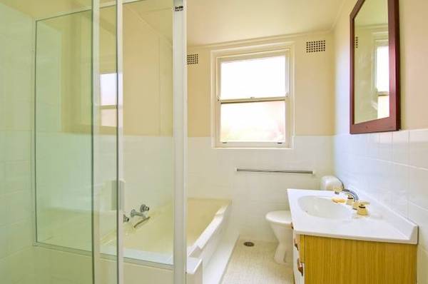 Supremely Spacious Renovated Apartment Picture 3