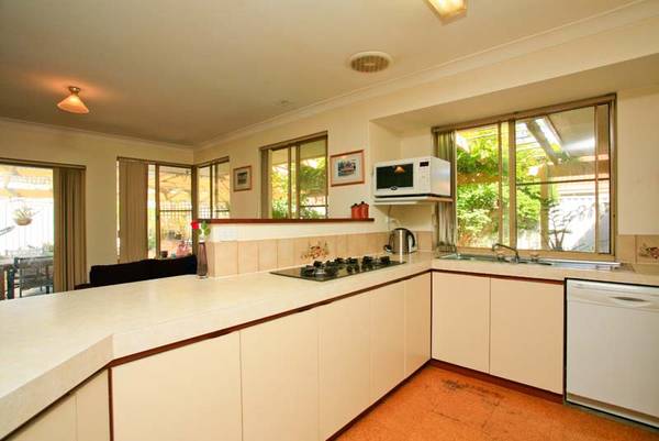 INSPIRING WOODVALE HOME Picture 3