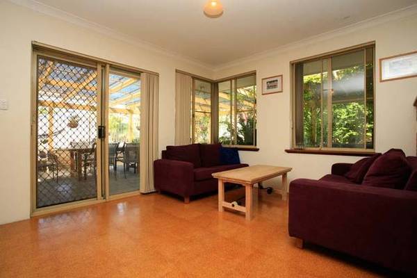 INSPIRING WOODVALE HOME Picture 2