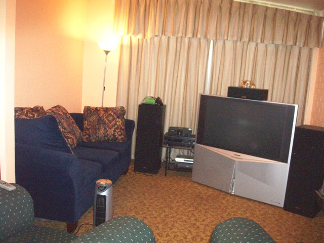 POT OF GOLD - HUGE TRIPLEX POTENTIAL DEVELOPMENT SITE! Picture