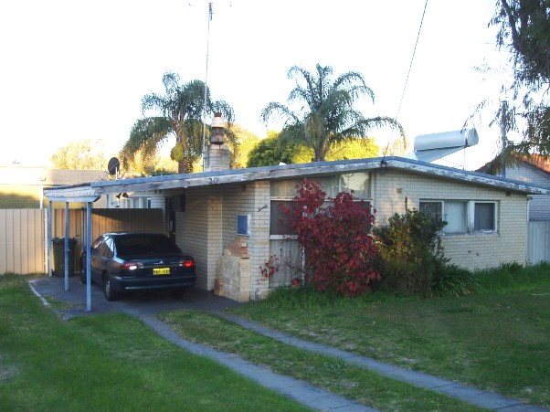 POT OF GOLD - HUGE TRIPLEX POTENTIAL DEVELOPMENT SITE! Picture