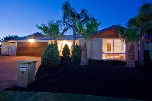 MOVE RIGHT INTO THIS STUNNING FAMILY HOME!!! Picture 1