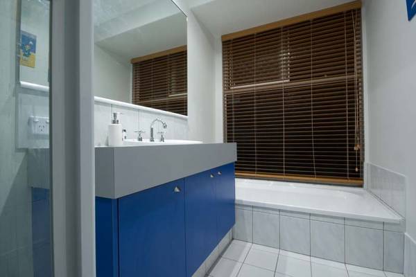 MOVE RIGHT INTO THIS STUNNING FAMILY HOME!!! Picture 3