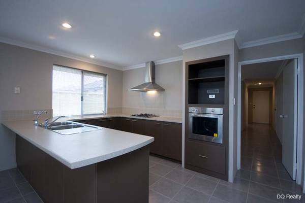 LIGHT, BRIGHT DUPLEX Picture 2