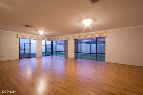 SPACIOUS...IDEAL...FAMILY HOME Picture 3