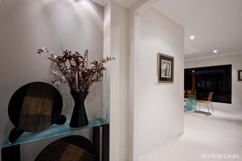 MODERN HOME FINISHED WITH STYLE & CLASS Picture 3