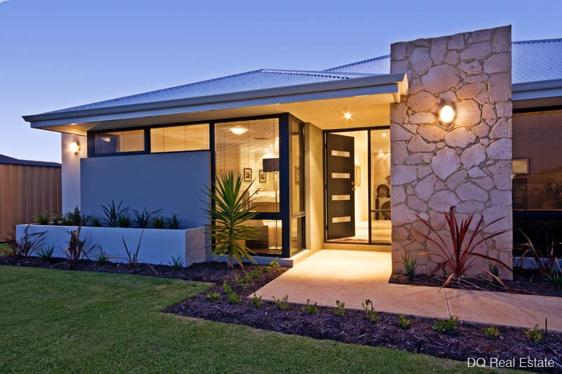MODERN HOME FINISHED WITH STYLE & CLASS Picture 2