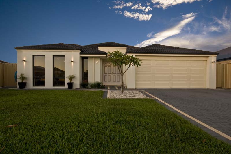 STYLISH FAMILY HOME WITH A SPARKLING BELOW GROUND POOL Picture 1