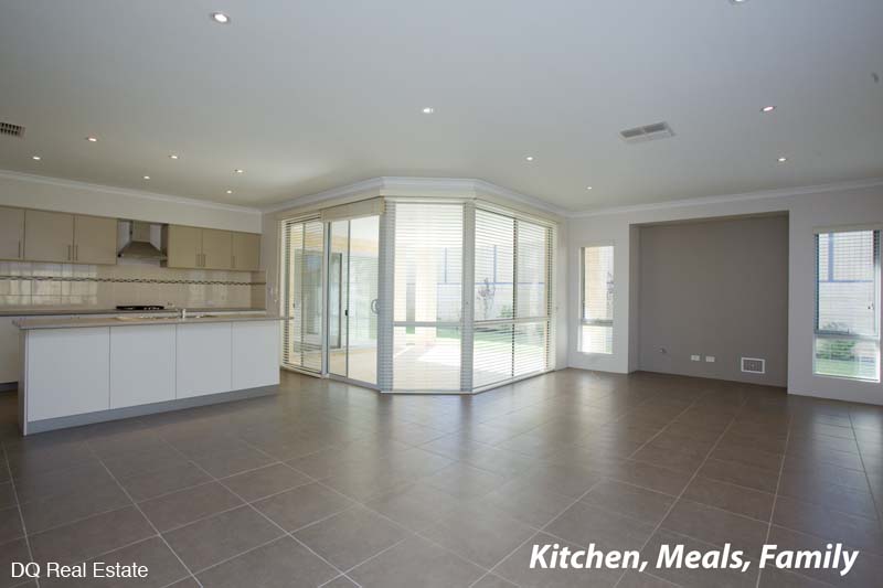 SPOIL YOURSELF WITH THIS CLASSY BRAND NEW HOME...READY TO MOVE IN!!! Picture 3