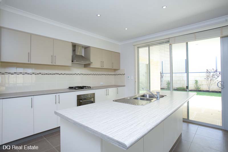 SPOIL YOURSELF WITH THIS CLASSY BRAND NEW HOME...READY TO MOVE IN!!! Picture 1