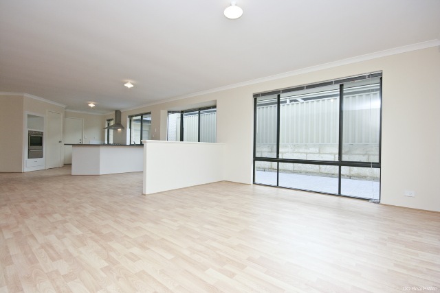 WHY BUILD WHEN YOU CAN JUST MOVE IN? Picture 3