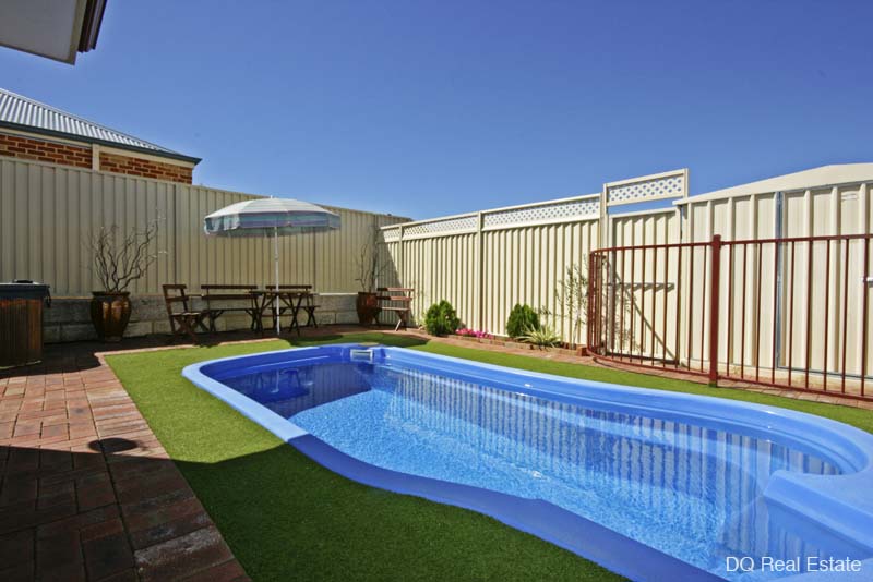 SUPERB SPACIOUS FAMILY HOME PLUS INDEDPENDENT GRANNY FLAT Picture 2