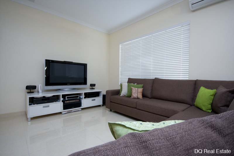 FIRST CLASS BUYING! Picture 3