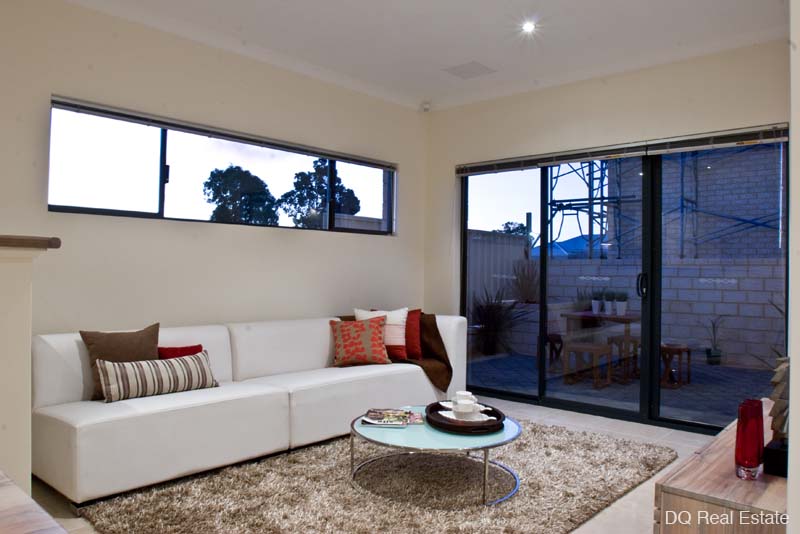 SPECTACULAR STRIKING SECURE CUSTOM DESIGNED - BRAND NEW 2009! Picture 3