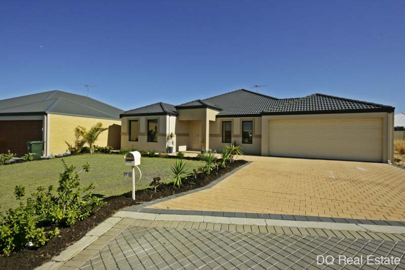 BRIGHT, MODERN & PERFECTLY LOCATED! Picture 1
