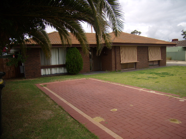 IMMACULATE PRESENTATION Picture 1