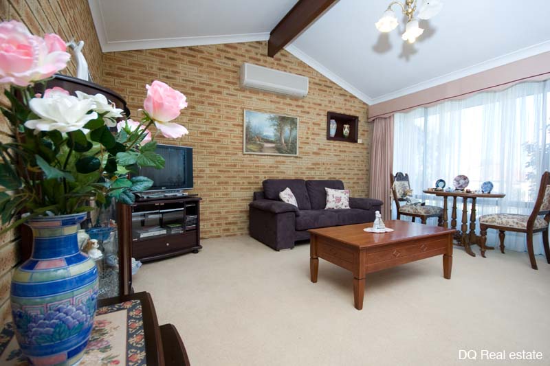 INVITING PRICE - INVITING HOME! Picture 3