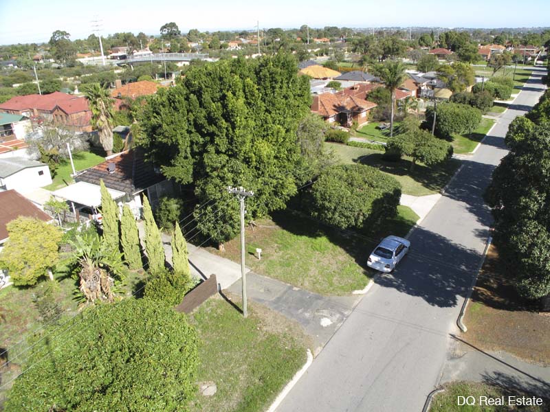 Under Offer, Under Offer, Under Offer! Picture 2