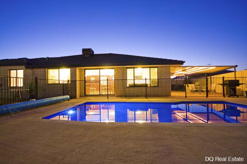 SPACIOUS HOME WITH A SPARKLING BELOW GROUND POOL! Picture 1
