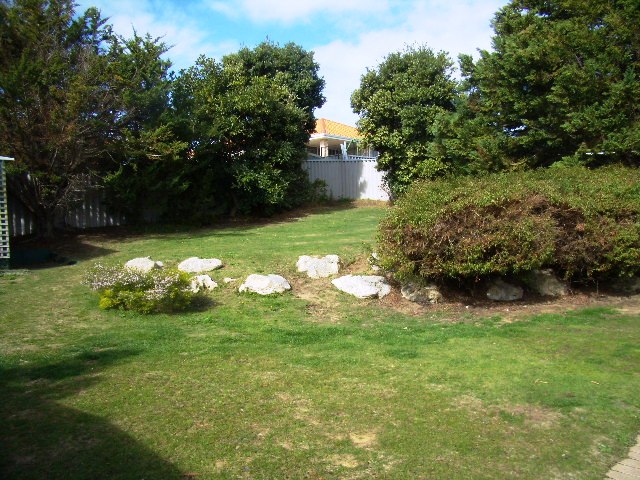 FANTASTIC LOCATION/LOTS OF PARKING Picture 3