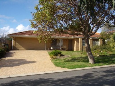 FANTASTIC LOCATION/LOTS OF PARKING Picture