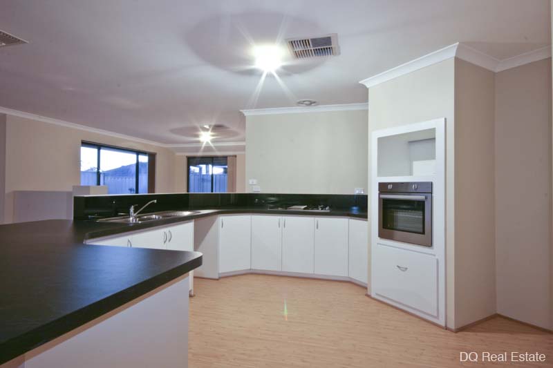 PICTURE PERFECT WITH FANTASTIC STREET APPEAL!! - HOME OPEN CANELLED - UNDER OFFER Picture 2