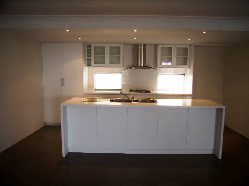 Spacious 4x2 Family Home - Available Now!!! Picture 3