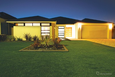 DESIGNER FAMILY HOME CLOSE TO ALL AMENITIES Picture