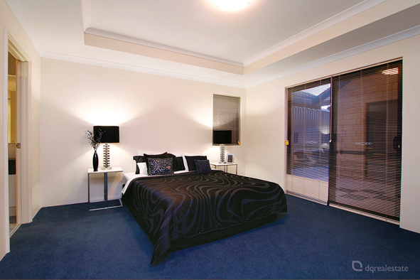 DESIGNER FAMILY HOME CLOSE TO ALL AMENITIES Picture 3