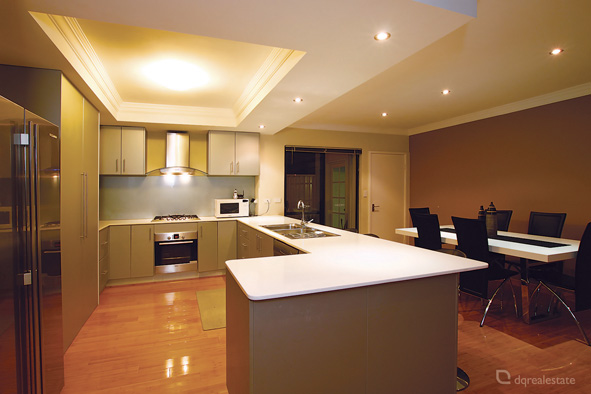 UNDER OFFER! UNDER OFFER! UNDER OFFER! Picture 3