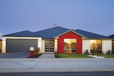 DESIGNER FAMILY HOME WITH SPARKLING POOL Picture DESIGNER FAMILY HOME WITH SPARKLING POOL Picture