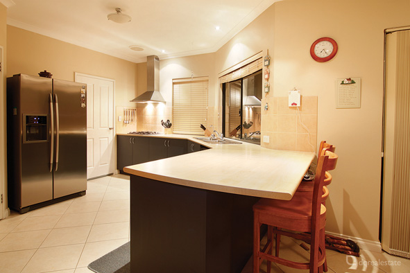 SPLASH INTO SUMMER!! PERFECT FAMILY HOME! Picture 3