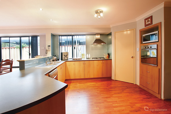 HOME OPEN CANCELLED - UNDER OFFER Picture 2