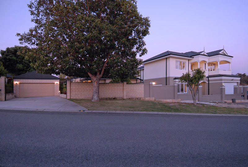 FULLY FURNISHED LUXURY HOME CLOSE TO PERTH WA Picture 3