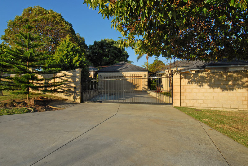 FULLY FURNISHED LUXURY HOME CLOSE TO PERTH WA Picture 2