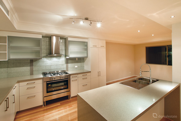 BRAND NEW READY TO MOVE IN! Picture 1