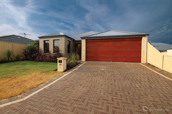 NEST OR INVEST ACROSS FROM THE PARK - UNDER OFFER Picture 1