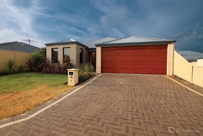 NEST OR INVEST ACROSS FROM THE PARK - UNDER OFFER Picture