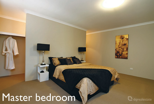 NEST OR INVEST ACROSS FROM THE PARK - UNDER OFFER Picture 3