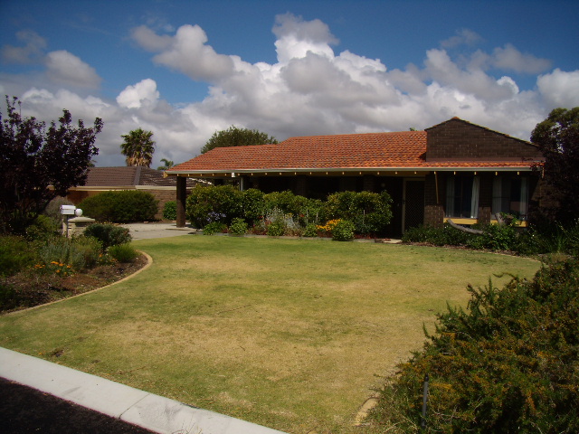 4x2 In Great Location Picture 1