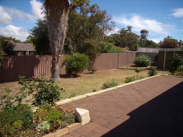 4x2 In Great Location Picture 3