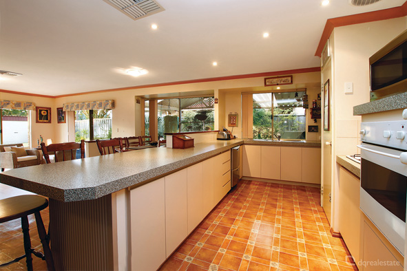 CUL DE SAC LOCATION, TRADIES DELIGHT Picture 3