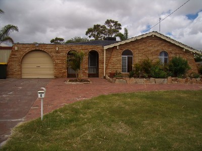 Great 3x1 in ideal location Picture