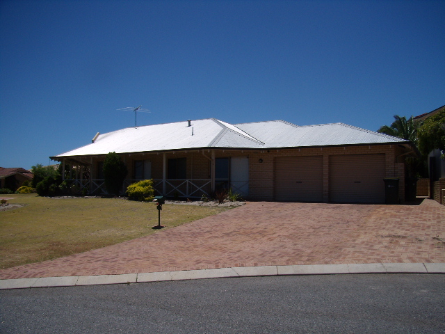 3x2 with Study. Elevated Property with Ocean Views Picture 2