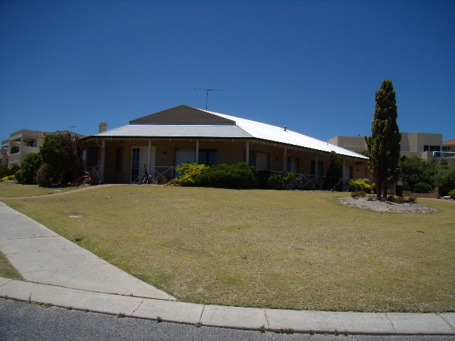 3x2 with Study. Elevated Property with Ocean Views Picture 1